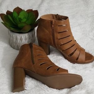 SOLD! SALE 🔥 Women's Peep Toe Boots New